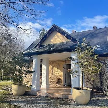 Komfortowy Dom W Lesie